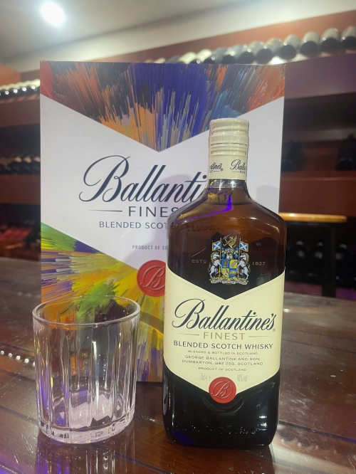 Rượu Ballantines finest